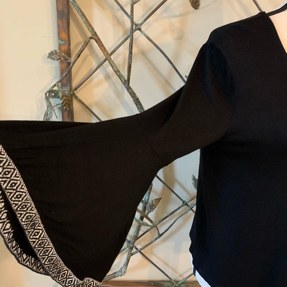 W5 Tops - 🎉 1/2 off W5 bell sleeved knit tribal trim sz M